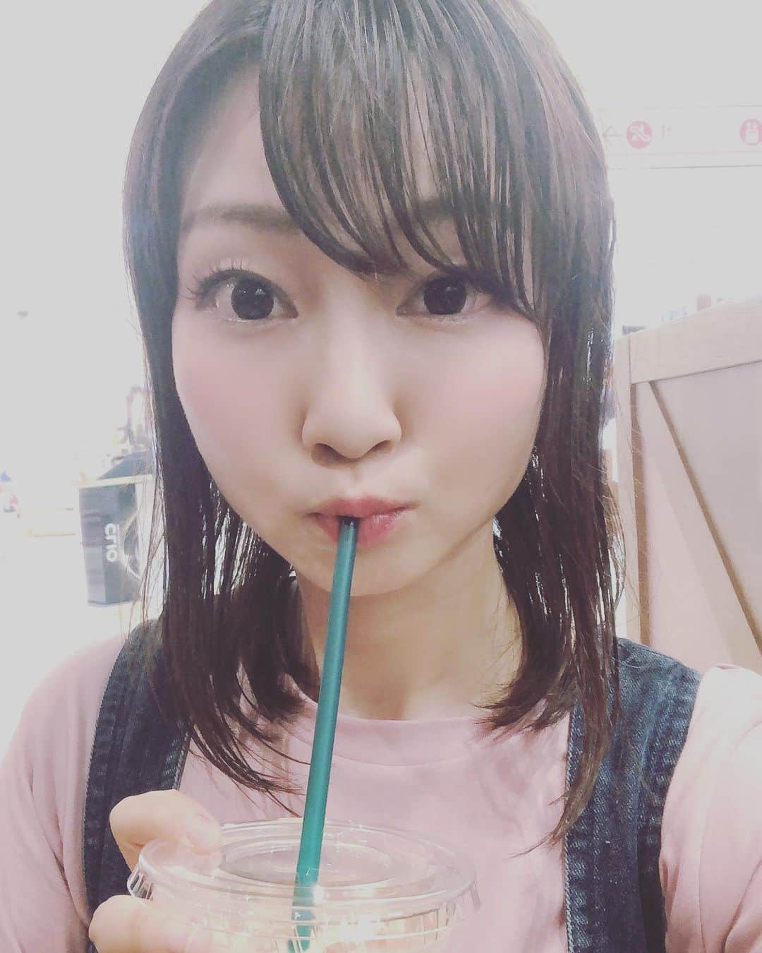 ヒラヤマンのインスタグラム：「じゅるじゅる #tullys  #ロイヤルミルクティー」