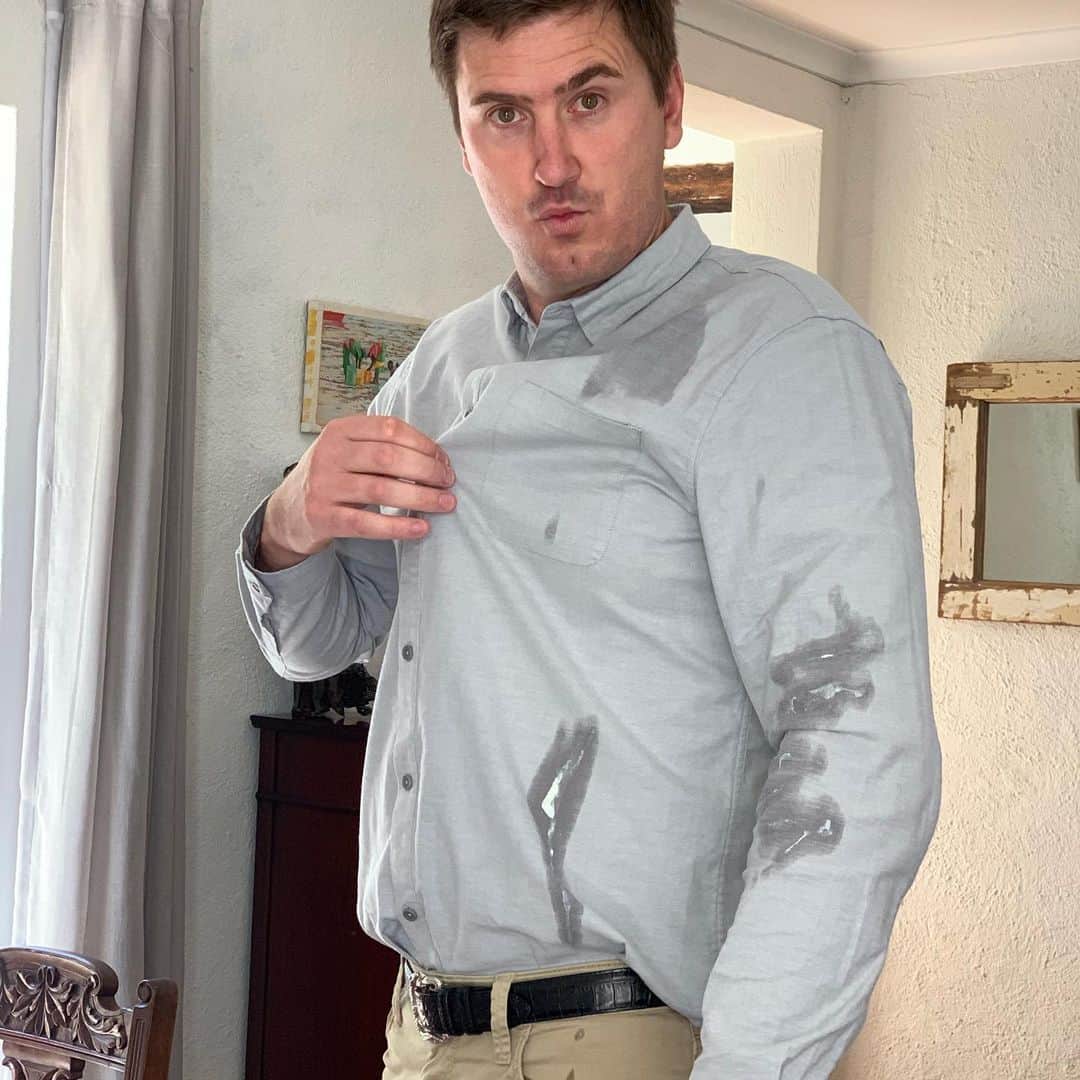 カースティ・コベントリーのインスタグラム：「When your husbands about to go to work....#babyburp #baby #dad」