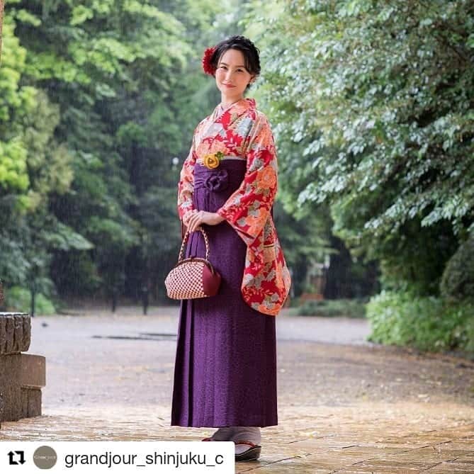アースモデルスのインスタグラム：「#Repost @grandjour_shinjuku_c (@get_repost) ・・・ 2020年卒業式をお迎えのお嬢さまへ 【早期展示ご予約会】 会期:2019年7/19（金）〜28（日） 会場:伊勢丹パークシティ3=4階 （受付=2階） 古典柄を中心に、染めや絞りなどの日本の伝統技法を用いた着物のほか、正絹の袴など、気品ある装いをご提案致します🌸 予約開始 7/4（木）10:00〜 TEL:03-3225-2566 #卒業袴 #卒業#そつぎょうしき#袴#袴レンタル  高平慧美 三越伊勢丹グランジュール #高平慧美#グランジュール#三越伊勢丹グランジュール#三越伊勢丹#アースモデル#earthmodels#モデル事務所#modelagency#モデル募集中」