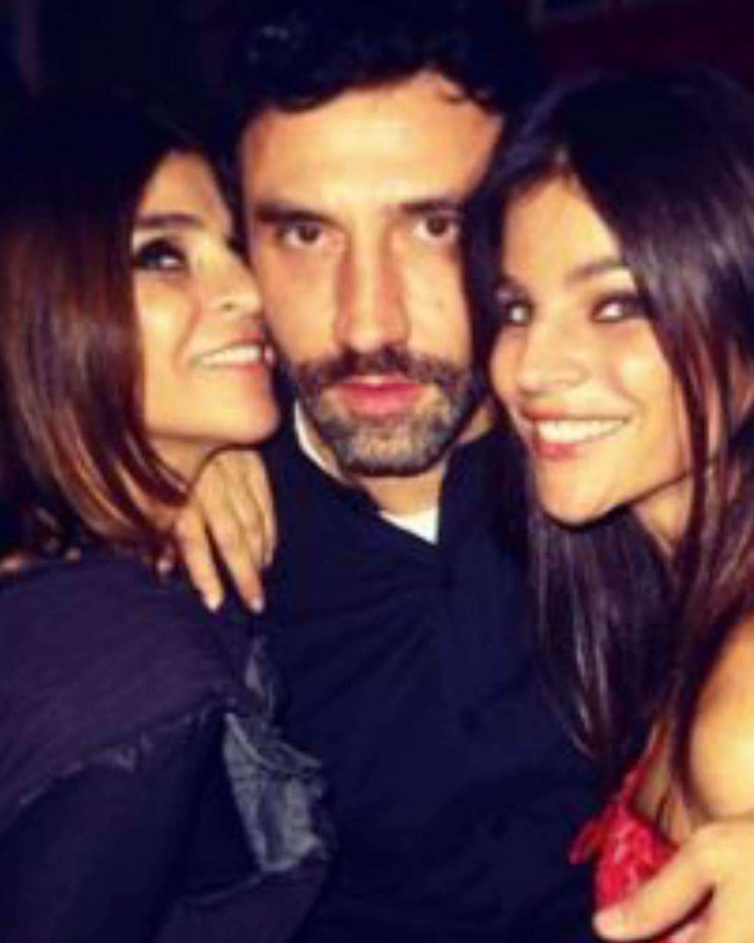 カリーヌ・ロワトフェルドのインスタグラム：「Happy birthday 🖤🖤🖤@riccardotisci17 @juliarestoinroitfeld」