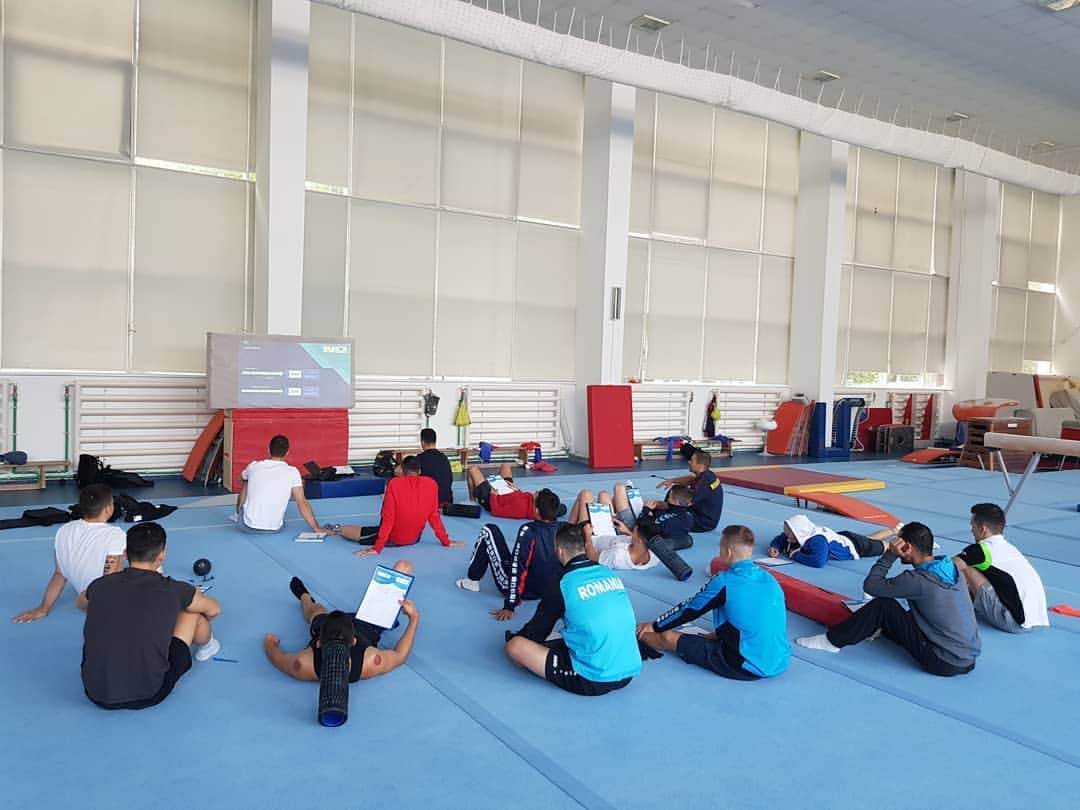 マリアン・ドラグレスクさんのインスタグラム写真 - (マリアン・ドラグレスクInstagram)「Working on mind skills 🔥💪 #gymnastics #gymlife #dragulescu #amd #groot 😊」8月1日 16時10分 - mariandragulescu