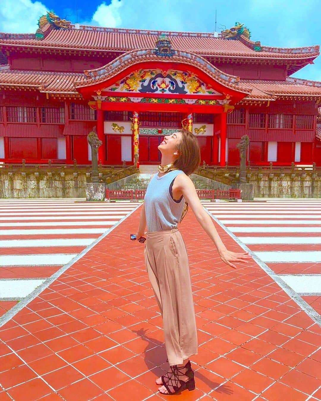 Be.okinawaさんのインスタグラム写真 - (Be.okinawaInstagram)「Come to Shuri in Naha to see the striking traditional red of symbolic Shurijo Castle. 📷:@hitomi_toyosawa  #shurijocastle #nahacity #首里城 #那霸市 #슈리성 #나하시 #那覇市 #城 #castle #tradition #beokinawa #visitokinawa」8月1日 16時16分 - visitokinawajapan