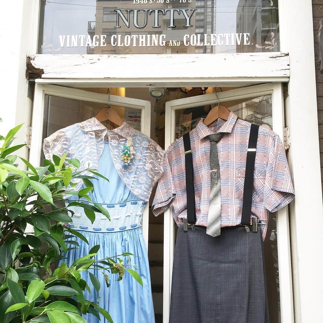 NUTTY Vintage&Collectibleさんのインスタグラム写真 - (NUTTY Vintage&CollectibleInstagram)「🍭couple cordinate 🍭 🙎‍♂️MENS 50年代のシャツはパステルピンクをチョイス！ ユニークなタイピンでおしゃれを楽しんで💫 🙋‍♀️LADIES New arrival のドレスは ウエストのデザインがキュート！ ほんのりピンクのレースボレロを羽織って。  #nutty#vintageshop#boutique#osaka#horie#japan#ootd#fashion#vintagestyle#vintagefashion#used#vintage#大阪#堀江#南堀江#古着#古着屋#古着女子#ヴィンテージ#ビンテージ#ootd#コーディネート#coordinate#ファッション#大阪古着#ヴィンテージショップ#40s#50s#60s#大阪ヴィンテージ」8月1日 16時31分 - nutty_vintage