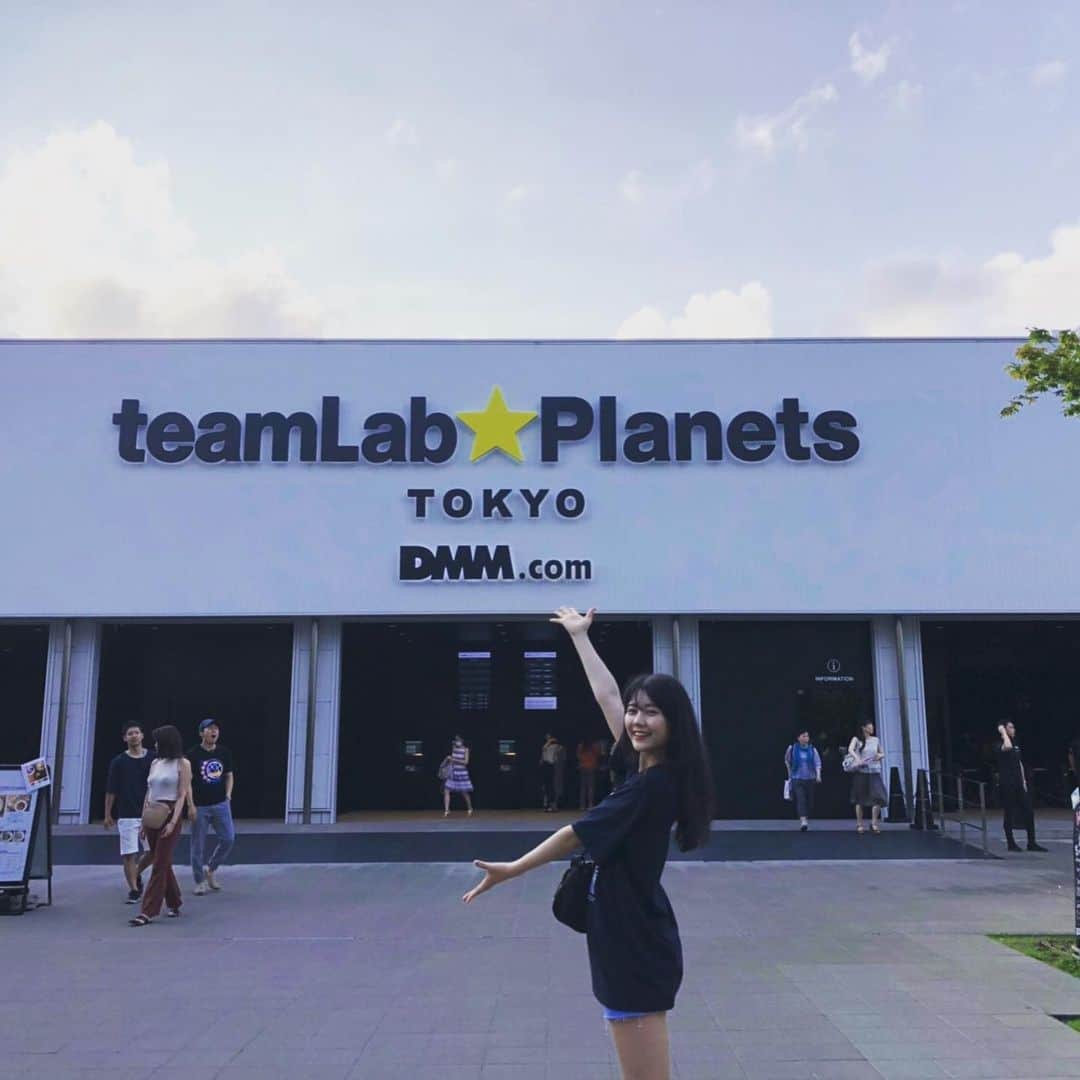 谷中唯彩さんのインスタグラム写真 - (谷中唯彩Instagram)「やっと！ Team Lab☆Planets Tokyo行ってきました:-)) . やっと流行りに乗れた、、w . 裸足で進むんだけどなんどもゾワゾワ体験ありました🤗 . まだ行ってない人は行くべき！ . #teamlabplanets #planets #Tokyo #チームラボ #豊洲 #チームラボ豊洲 #流行りに #乗れました  #yuisa #picoftheday #me #japanesegirl #girl #japan #tokyo#makeup #メイク #메이크업#97line #98 #21 #얼짱 #한국 #インスタ映え #お出かけ」8月1日 16時43分 - yuisa_erg