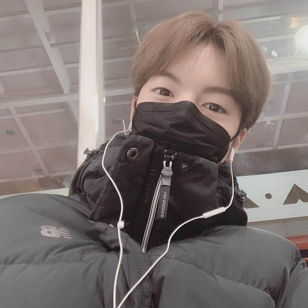 チ・ミンヒョクのインスタグラム：「겨울 언제오냐구요...☀️」