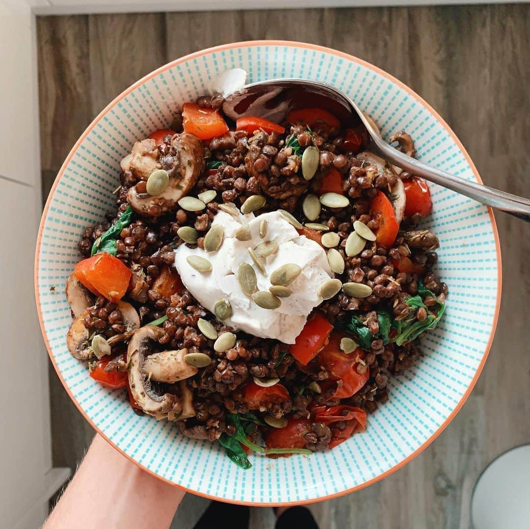 Zanna Van Dijkさんのインスタグラム写真 - (Zanna Van DijkInstagram)「Plant based meals containing a whopping 25-35 grams of protein 💪🏼🌱 One of my most frequently asked questions is “how do you get enough protein?”, which is a very valid concern! Removing animal products from your diet takes away the typical protein sources we think of - meat, fish, eggs and dairy. However, you can still eat a significant quantity of protein on a plant based diet. Here’s my tips on how: ➡️ I know a lot of vegans say don’t worry about protein but if you’re training hard you do have to be a little conscious of your intake. Try to ensure you include a plant based protein source in every meal. Whether that’s tofu, beans, legumes, seitan, hemp seed or whole grains such as quinoa. ➡️ That being said, release unrealistic protein goals. Hitting 180g a day is just crazy and not necessary for 99.9% of humans. I personally hit around 60-80g a day (sometimes a little lower/higher) - which is plenty for the amount I train. ➡️ Track your intake for one day. Using an app such MyFitnessPal you can log your food for one day to see how much protein you’re consuming. This can show you what meals are high/low in protein and whether you need to consciously add more into your diet. (Warning: don’t do this if tracking food triggers you). ➡️ Supplement. I use a plant based protein powder [from @vivolife] pretty much every single day. It gives me 25g of protein in a serving, tastes great and is super convenient in a shake, smoothie or porridge. 🏋🏼‍♀️ I hope this helps you guys out! I’m no nutritionist but I can speak from my personal experience of eating plant based for coming up to 2 years now 🐷 P.s. Want high protein recipes like these? Check out my ebook #EatMorePlants which is on sale through the link on my bio! It contains tonnes of high protein vegan recipes - good for you and good for the planet 💪🏼🌍💙 #plantsfortheplanet #plantbased #plantpowered #veganeats #veganfood #veganbreakfast #veganrecipe #healthybreakfast #highprotein」8月1日 16時50分 - zannavandijk