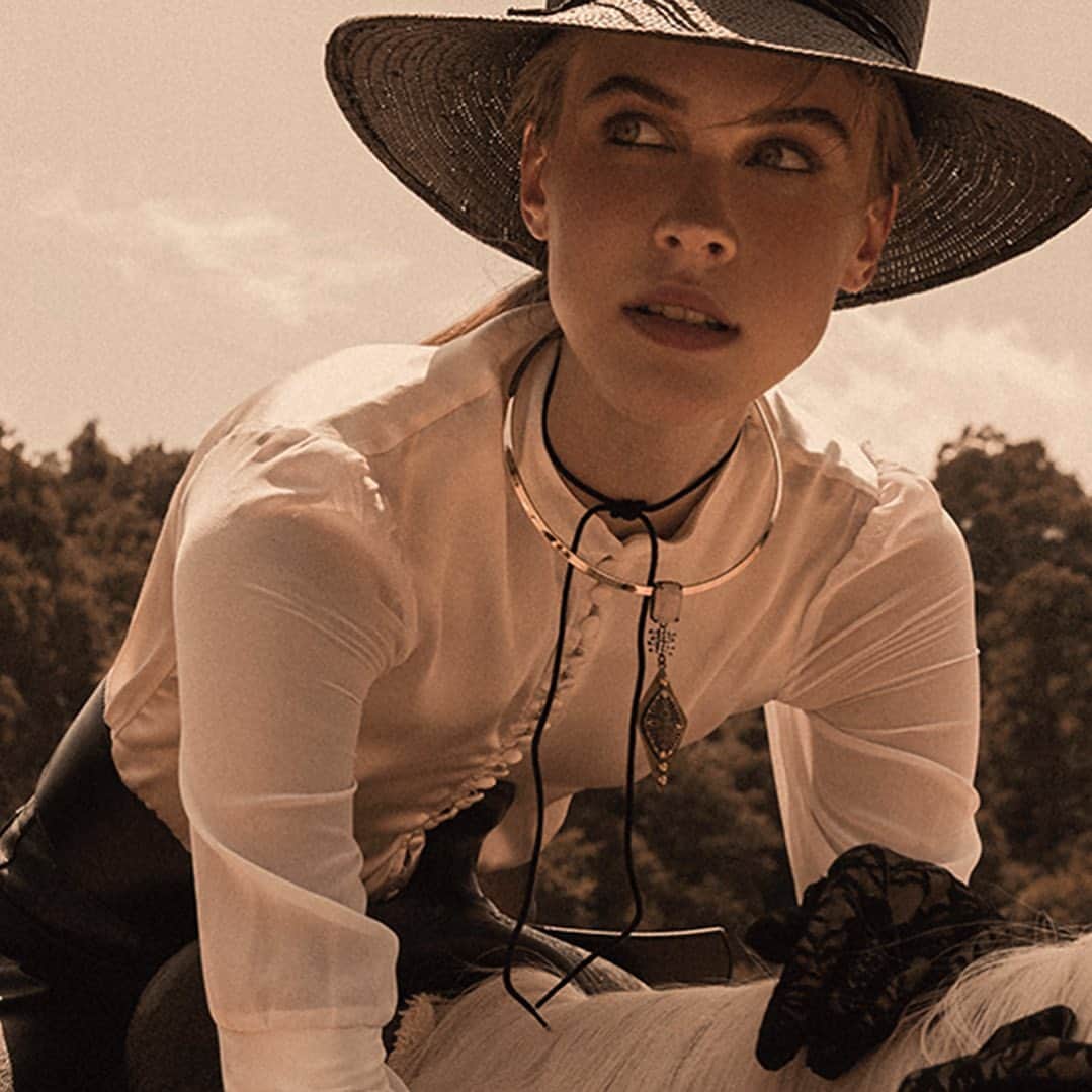 のインスタグラム：「#IOSSELLIANI #ClubAfricana Collection on @lofficiellithuania • Style and creative direction @sara.rhodio Photo @mirkomorelliph  Model @olesia_demina_s @nextmodels  Mua @martina.gentili •」