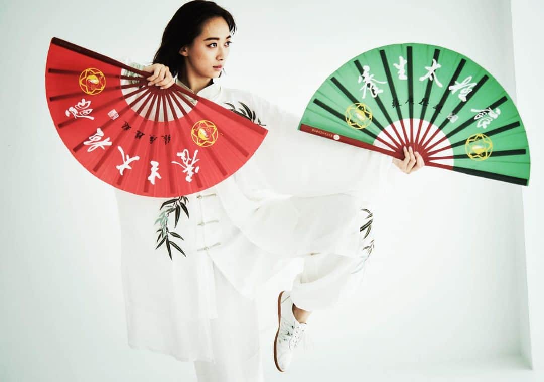 梨衣名さんのインスタグラム写真 - (梨衣名Instagram)「Focus on Wushu Fan.  #wushu #kungfu #asiangirl #asianactress #fan #武术 #功夫 #扇子」8月1日 16時59分 - leena3.1415926