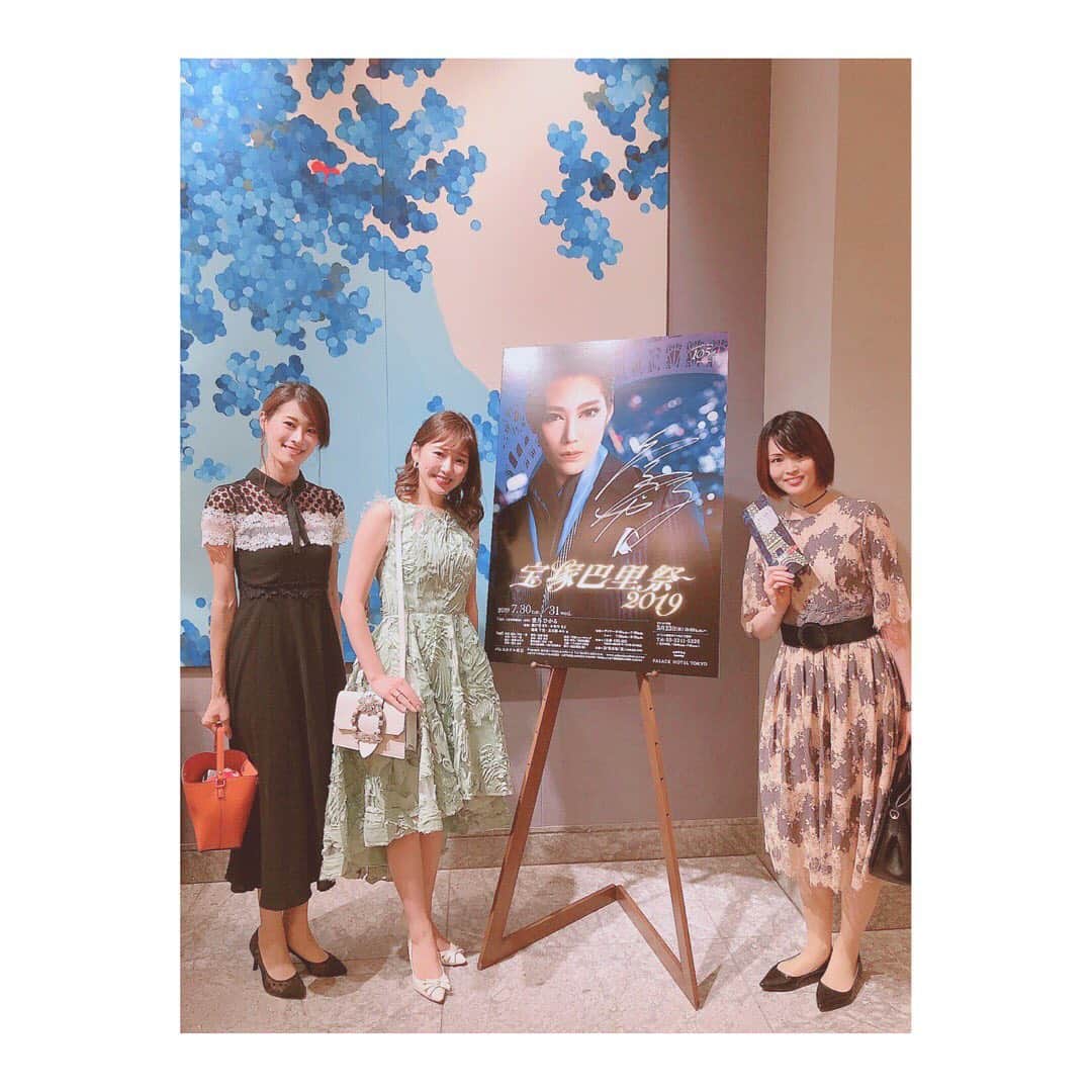 夢月せらのインスタグラム：「昨日はパレスホテル東京さんへ‼️ 宝塚巴里祭2019を観てきました💖 宙組で沢山お世話になった愛月ひかるさんの巴里祭✨ 選曲や構成、お衣装がほんとに素晴らしく、とっても楽しい巴里祭でした～❤❤❤ アンコールのオーシャンゼリゼの歌 🎶昨日までは知らない同士 今日から2人恋人さ  の歌詞が昔から大好きで😭愛さんはじめ、大好きな仲間の歌で聞けて本当に嬉しかったー😆❤❤❤ 幸せいっぱいな時間でした🥰  #宝塚巴里祭2019 #愛月ひかる さん #fashion @risaseoto0507」