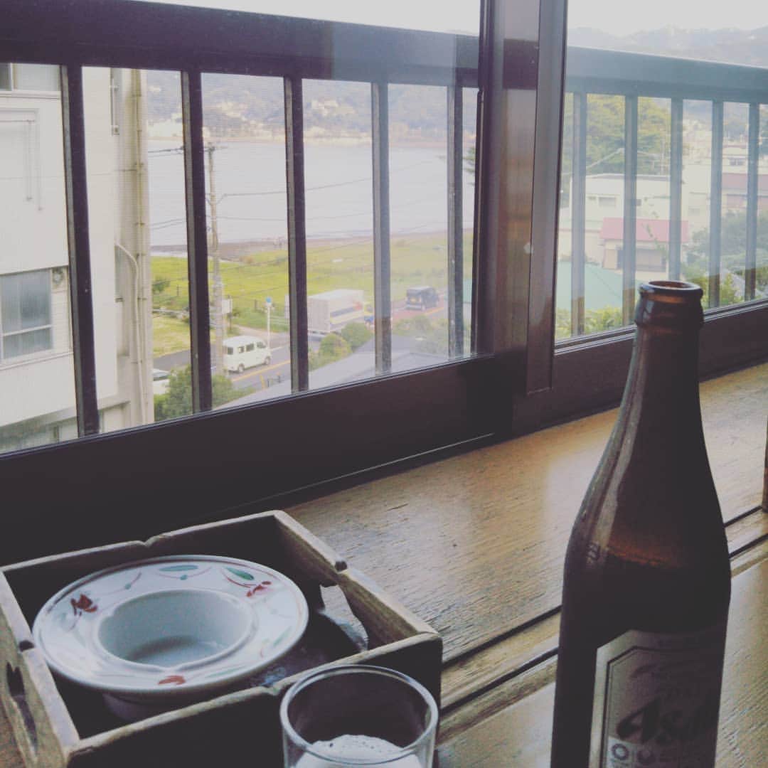 中内正之さんのインスタグラム写真 - (中内正之Instagram)「この灰皿の感じ好きなんです。 #今年も熱海！ #ホテルより旅館」8月1日 17時06分 - masayuki_nakauchi