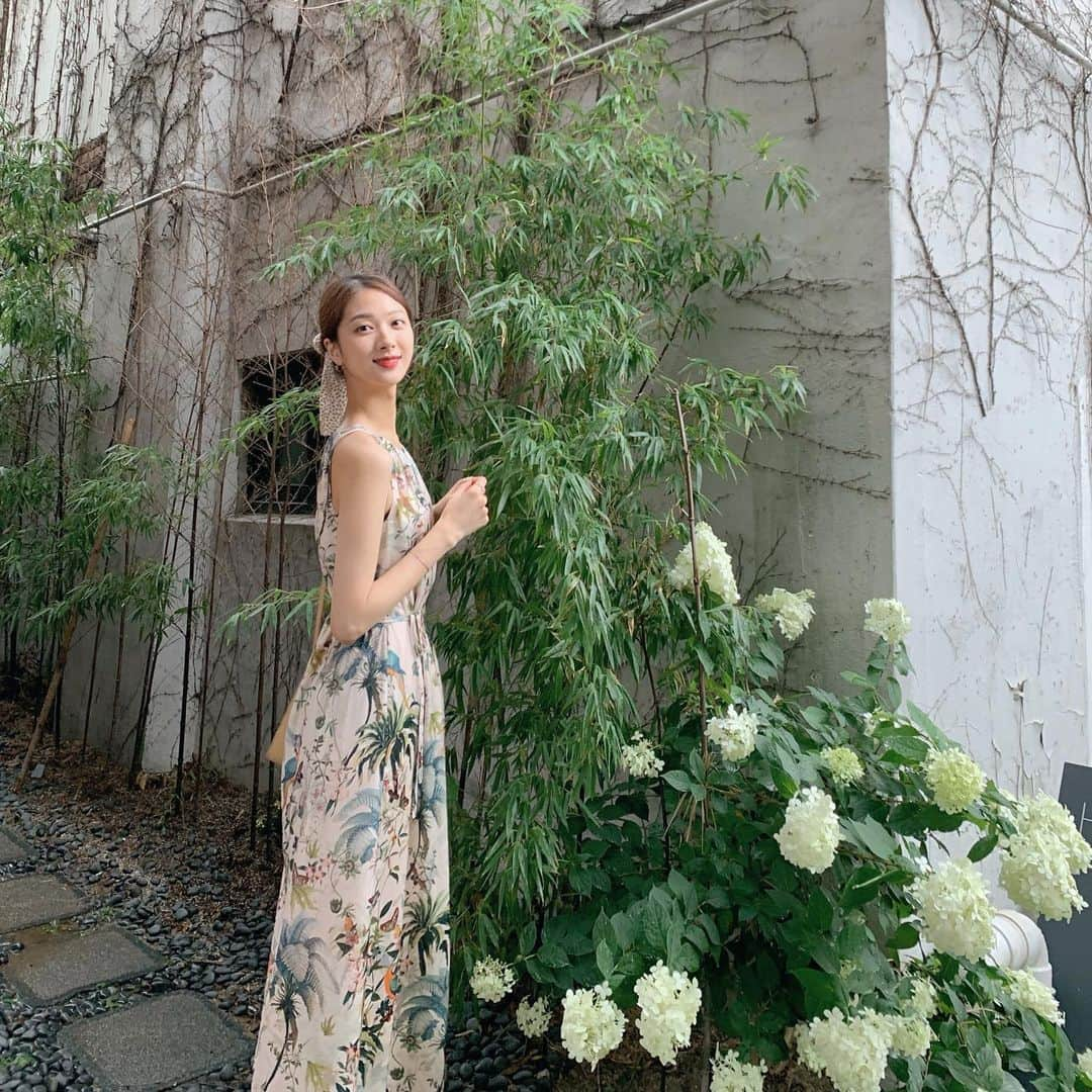 ミナ さんのインスタグラム写真 - (ミナ Instagram)「잠시 골목으로 여행🌿 - 이마에 모기 물린 것도 모르고 해맑네😂」8月1日 17時06分 - blossomh_