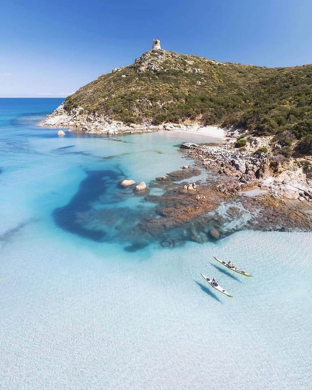 bestvacationsさんのインスタグラム写真 - (bestvacationsInstagram)「Tag who you’d explore with! Crystal clear 💦 in Italy! By @marklions #BestVacations . Since I was a child, my mother always told me she wanted to take me here and for us to visit. I think it’s time to go!」8月1日 17時14分 - bestvacations