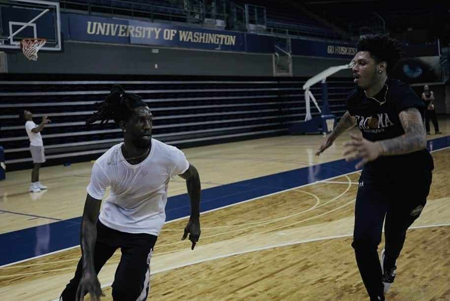 アイザイア・トーマスさんのインスタグラム写真 - (アイザイア・トーマスInstagram)「Good runs tonight with all the homies #ThatSLOWgrind 📸: @teejayregan」8月1日 17時15分 - isaiahthomas