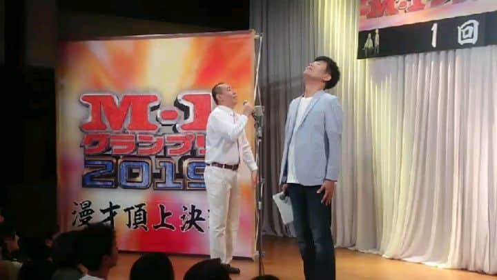 のインスタグラム：「『M-1グランプリ2019 』予選大会1回戦が今日から始まりました！MCさせてもらってます♪今年も西川くんの開会気絶でM-1が無事に始まりました。今日はお客さんがたくさんなのです(^-^)♪外にも入りきれないお客さんが並んでるのです。劇場の中も外も暑い戦いが💦  #レギュラー #あるある探検隊 #m1グランプリ #m1グランプリ予選mc #気絶 #開会宣言気絶 #開会気絶 #夏 #お笑い #お笑い芸人 #戦い」