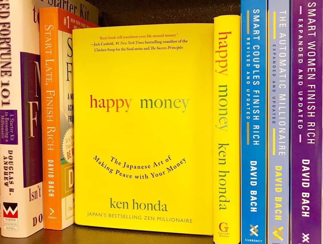 玉城大志さんのインスタグラム写真 - (玉城大志Instagram)「Met up with my mentor @happykenhonda in Los Angeles😆 . Ken made a great impact on my life. He just published this eye-opening book called “Happy Money”. I highly recommend you check it out. . Fun fact: the idea of a love worth dying for came from his previous publication 🧐 . 作家の本田健さんとロサンゼルスで再会‼️ . 学生の頃からお世話になってます。 実は「死ぬほどの恋」は本田健のさんの著書「20代にしておきたい17のこと」から来てます👍笑 . 新著「Happy Money」ぜひ読んで下さい😁 . #happymoney #kenhonda #本田健 #losangeles #再会」8月1日 17時31分 - taishi.0621