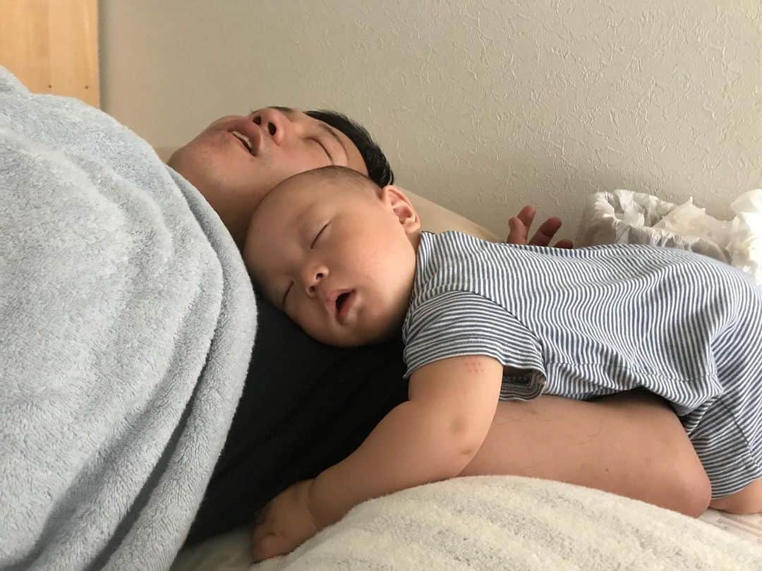 エハラマサヒロさんのインスタグラム写真 - (エハラマサヒロInstagram)「腕枕。  #腕全体にまとわりついてカッコいい」8月1日 17時37分 - eharamasahiro