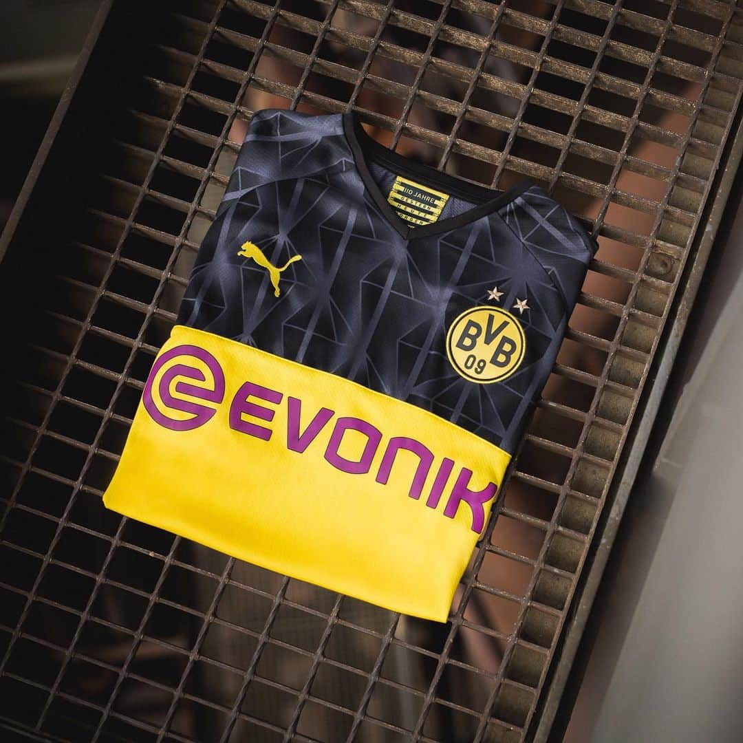 ボルシア・ドルトムントさんのインスタグラム写真 - (ボルシア・ドルトムントInstagram)「🔥 The 2019/2020 Borussia Dortmund Tournament kit is here 🔥 #bvb #season1920 #cuptrikot #bvb09 #borussiadortmund #axelwitsel #marcoreus」8月1日 17時57分 - bvb09