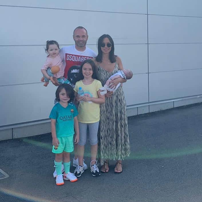 アンドレス・イニエスタさんのインスタグラム写真 - (アンドレス・イニエスタInstagram)「FAMILIA ❤❤❤❤❤❤💫 #Ravapas💫 @annaortiz34」8月1日 17時52分 - andresiniesta8