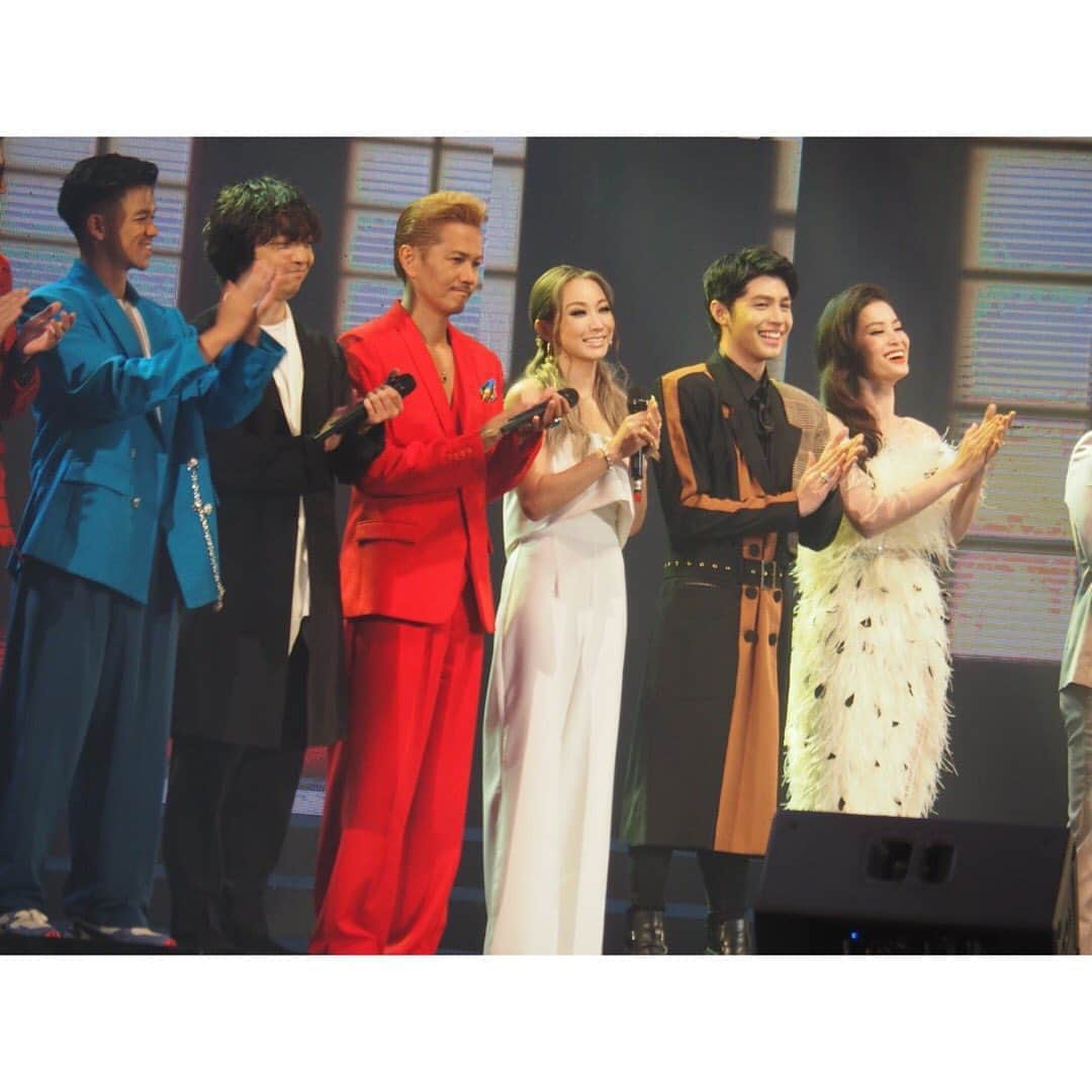 倖田來未さんのインスタグラム写真 - (倖田來未Instagram)「「ASEAN-Japan Music Festival」 に一緒に出演させて頂いた海外のアーティストの皆様。﻿ 本当に皆さん温かくて、国によって音楽の種類は違うけれど、言葉は違うけれど、﻿ 音楽ってやっぱすごいよー！！﻿ ひとつになれちゃうんだもん！！！﻿ なんかいつかまた、皆さんとまたお会いできて、歌える日が来ることを﻿ 楽しみにしています！！﻿ ﻿ #asean #vietnam #japan #vtv #japanmusicfestival2019 #hanoi ﻿#saisaikhamleng #andienaisyah #fakhrulllraziii #tronghieu #dongnhi #brunei #indonesia #laos #myanmar #singer #artist #倖田來未 #kodakumi」8月1日 23時37分 - kodakumi_official