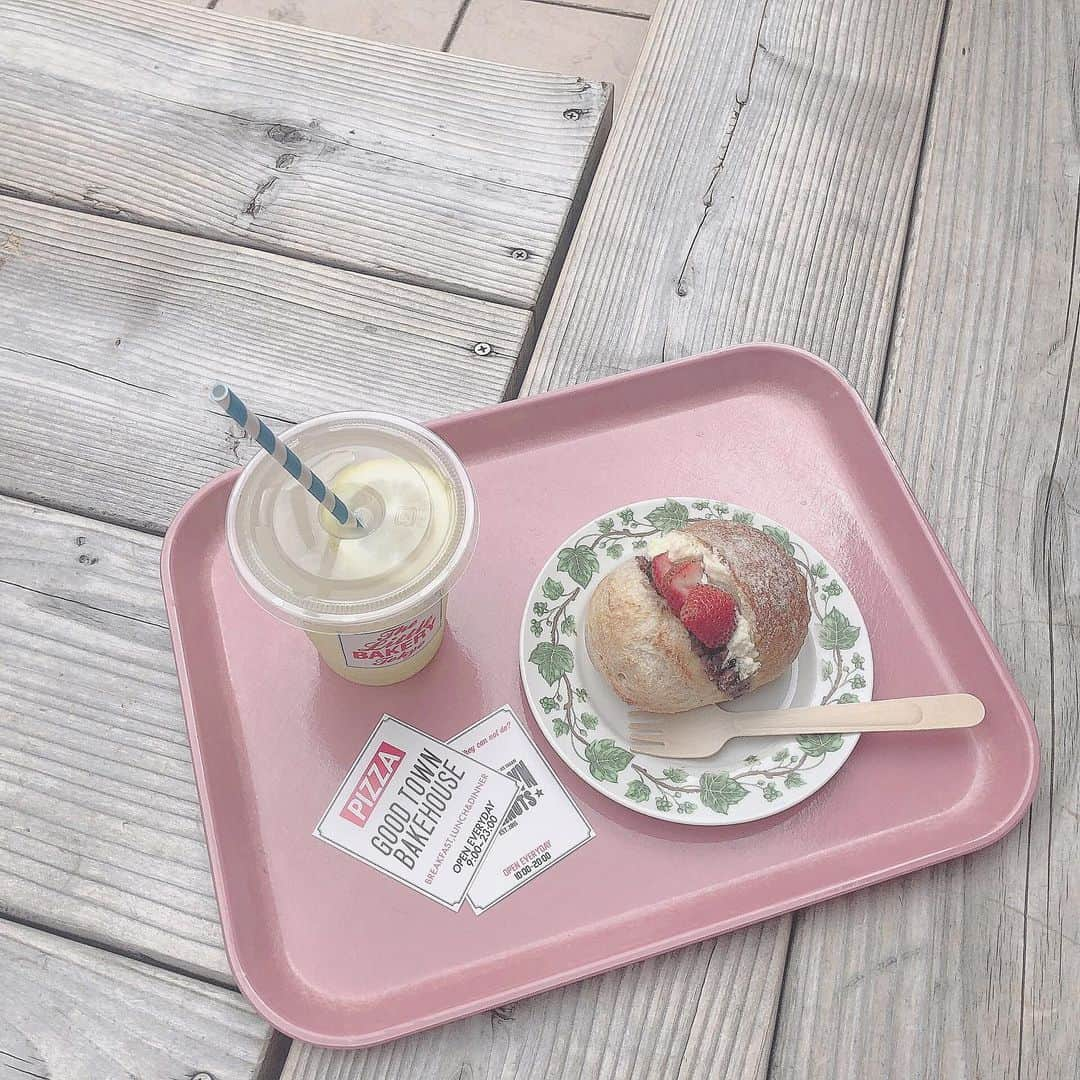 山根涼羽さんのインスタグラム写真 - (山根涼羽Instagram)「・ ・ ・ @thelittlebakerytokyo さん 🍞🍓 ・ あんバターパン気になってて 初めて食べたけど ほんまにありえへんくらい 美味しくて 感動した 泣いた 😢 ぜひ行ってみてください🍓 ・ ・ #嘘 #泣いてない #thelittlebakerytokyo #thelittlebakery #カフェ #カフェ巡り #表参道 #表参道カフェ #かわちい  #pink #パン屋巡り」8月1日 23時33分 - suzuha48yamane16