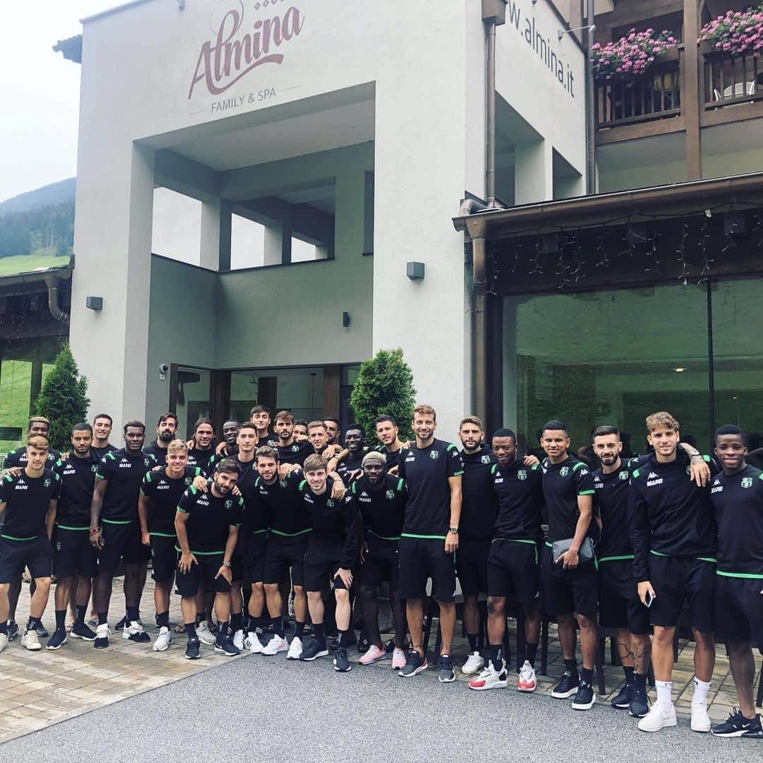 USサッスオーロ・カルチョさんのインスタグラム写真 - (USサッスオーロ・カルチョInstagram)「Ciao #Vipiteno 👋 Si torna a casa 🖤💚 #ForzaSasol」8月1日 18時08分 - sassuolocalcio