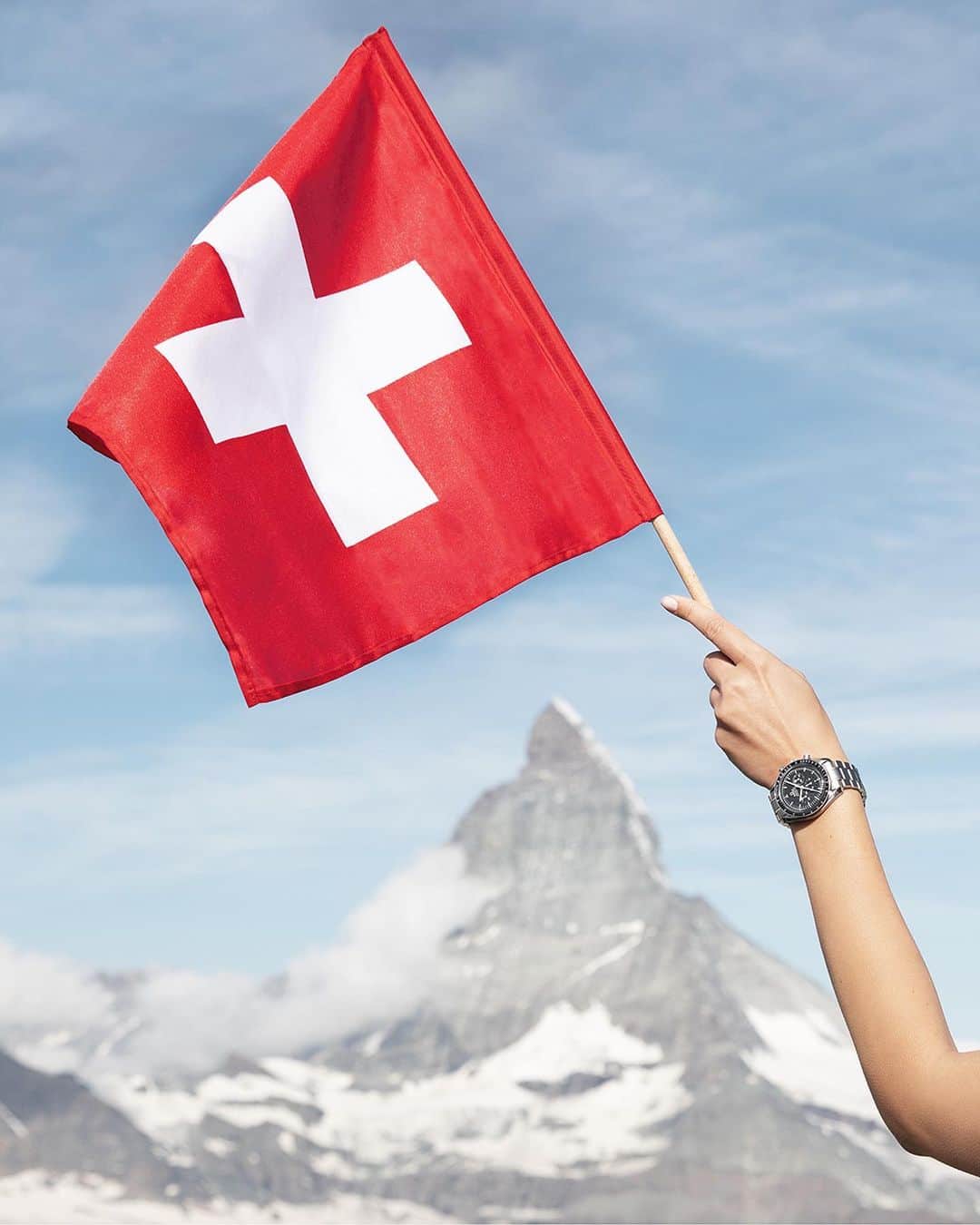 オメガさんのインスタグラム写真 - (オメガInstagram)「#SwissMade / #OMEGAmychoice Happy Swiss #NationalDay to everyone on Earth! #Moonwatch」8月1日 18時11分 - omega