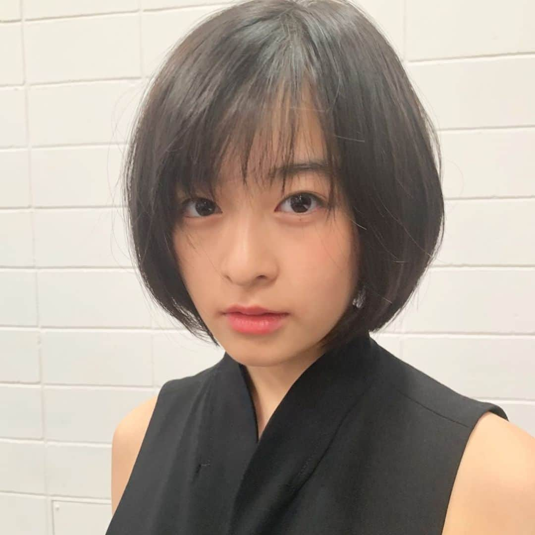 森七菜さんのインスタグラム写真 - (森七菜Instagram)「雑誌「SWITCH」もうご覧になっていただけましたか？！☺︎ 発売中です✨✨ #SWITCH #女優礼讃 #素敵なお洋服着て #素敵な写真を撮って頂きました #荒木経惟 さん#ARMANI #もりなな #森七菜」8月1日 18時15分 - morinana_official