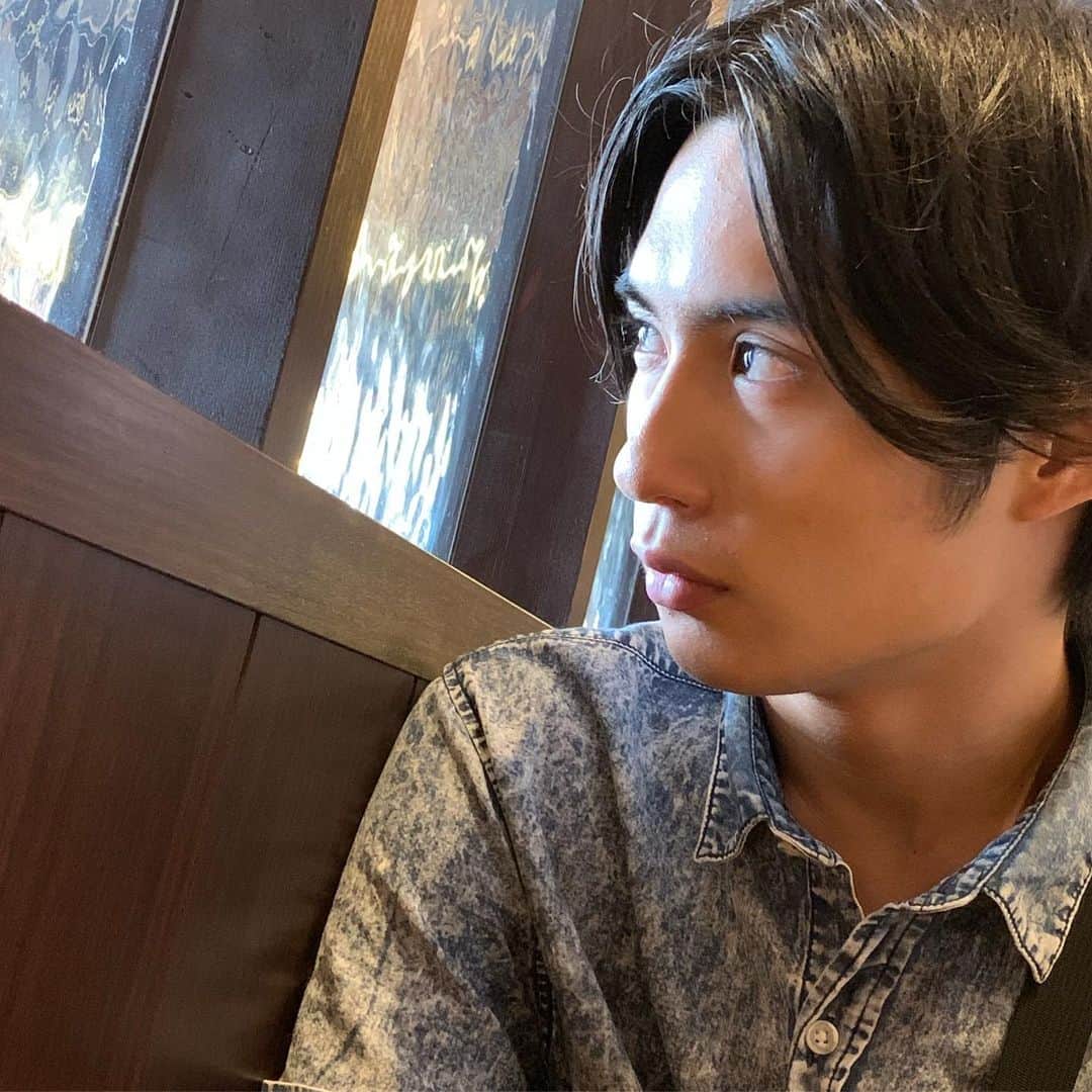 岩義人のインスタグラム：「デコがつるん #岩義人 #おでこちゃん」