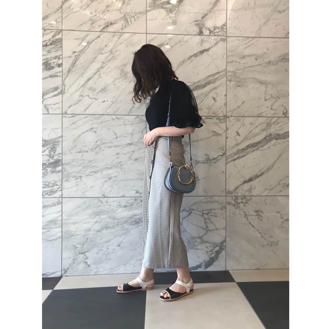 足の裏さんのインスタグラム写真 - (足の裏Instagram)「SNSに私服を載せてほしいとリクエストをいただくので、タグ付けてこれから載せていきます🙇‍♂️ 上下アルシーヴです。  #私服」8月1日 18時16分 - ashiura.163