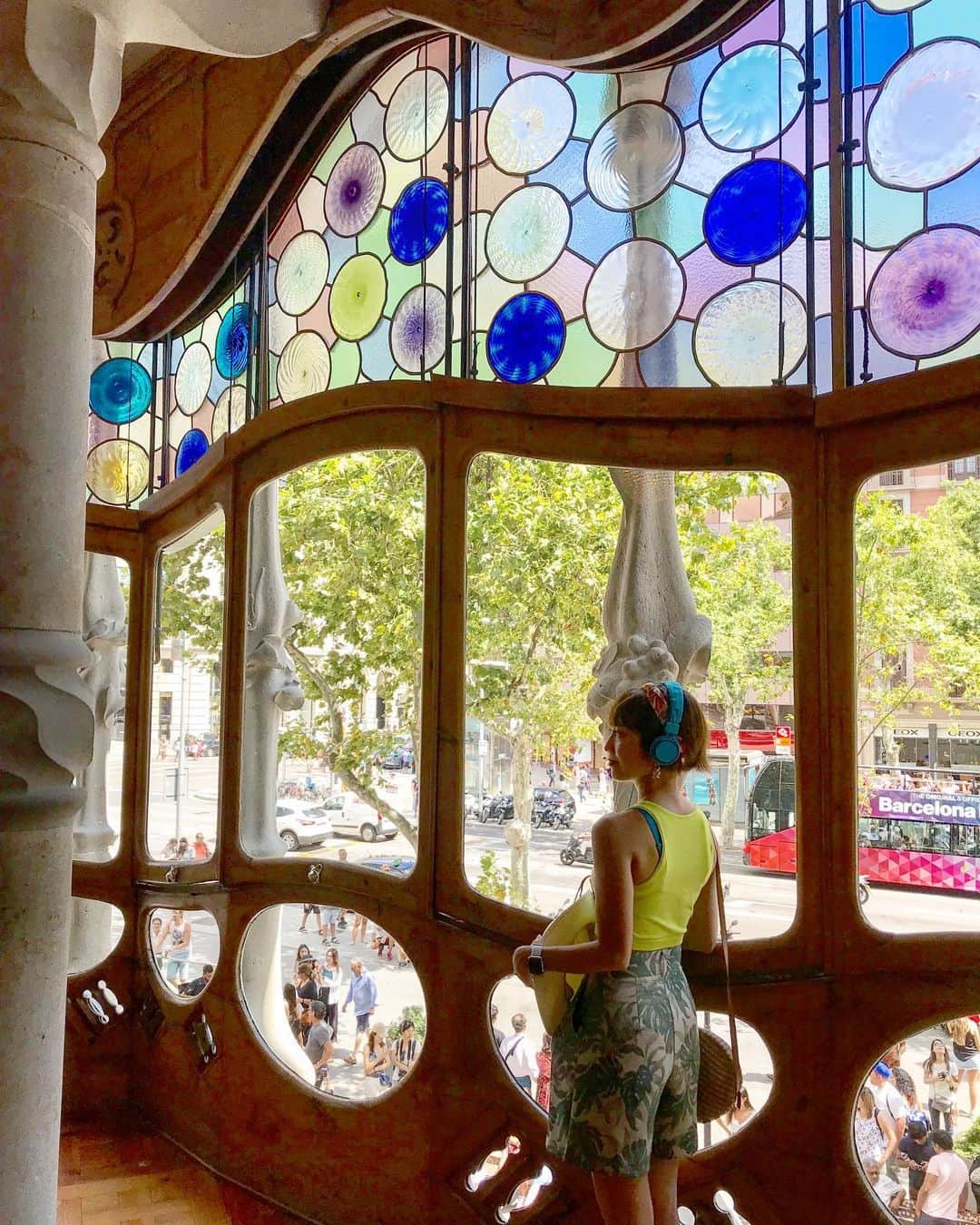 渡辺由布子さんのインスタグラム写真 - (渡辺由布子Instagram)「🎨 ・ CASA BATTLO-Gaudi  #バルセロナ の#世界遺産 の代表格#カサバトリョ。  ただ見たり聞いたりするでもなく、#AR (拡張現実)を使って、スマホ越しに#ガウディ の世界観を覗き見ることができる、時代にマッチした新しい芸術鑑賞のスタイル。  これは一見の価値アリ！  ストーリーズにたくさんpostしたので、ネタバレしてもよい人は見てみてね。  #バトリョの家 #おっぱい  #Gaudi  #gaudiarchitecture  #barcelonagram  #barcelona_turisme ＿＿＿＿＿＿＿＿＿＿＿＿＿＿＿＿＿＿＿＿＿＿＿＿＿ 📍 #CasaBattlo #Barcelona #Spain #🇪🇸」8月1日 18時17分 - watanabe_yuko