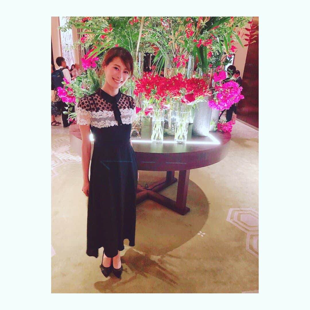 夢月せらのインスタグラム：「今回の巴里祭コーデ👗  新作を常にチェックしているrisArisaのワンピース✨ タイトめだけどフレアも効いてて丈も脚が長く見える‼️ とってもお気に入り～✨ #fashion @risaseoto0507」