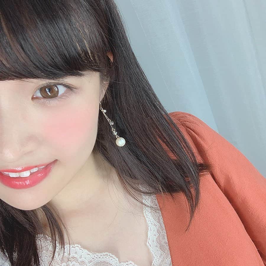 のインスタグラム：「・ 今日は @whitening_lounge_happica さんでホワイトニングしてもらったよ😊 ・ 施術してもらうのは4回目で業界初の赤色LEDもあるよ✩︎⡱ ・ 今回は4トーンも明るくなった💕 ・ ・ #ホワイトニング #心斎橋  #サロンモデル #撮影モデル #フリーモデル #サロモ #モデル #サロン  #関西サロモ  #撮影依頼募集中  #ヘアスタイル #ヘア #アッシュ  #셀카 #셀피 #셀스타그램 #메이크 #메이크업 #hair #make #makeup #lovers_nippon_portrait #salonmodel」