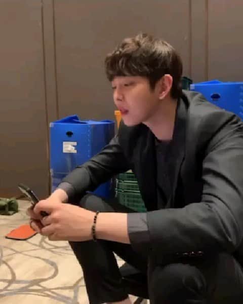 のインスタグラム：「#미스터기간제 작품 영감 과정 결과 작품명 : 콧물빛물 #바보아님」
