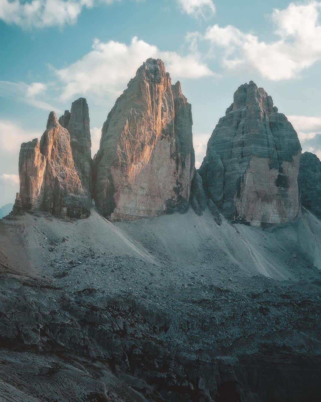 Canon Photographyさんのインスタグラム写真 - (Canon PhotographyInstagram)「The best spots around The Dolomites; Drei Zinnen🏔🇮🇹 @andre.tura  #canon_photos #italy」8月1日 18時37分 - cpcollectives