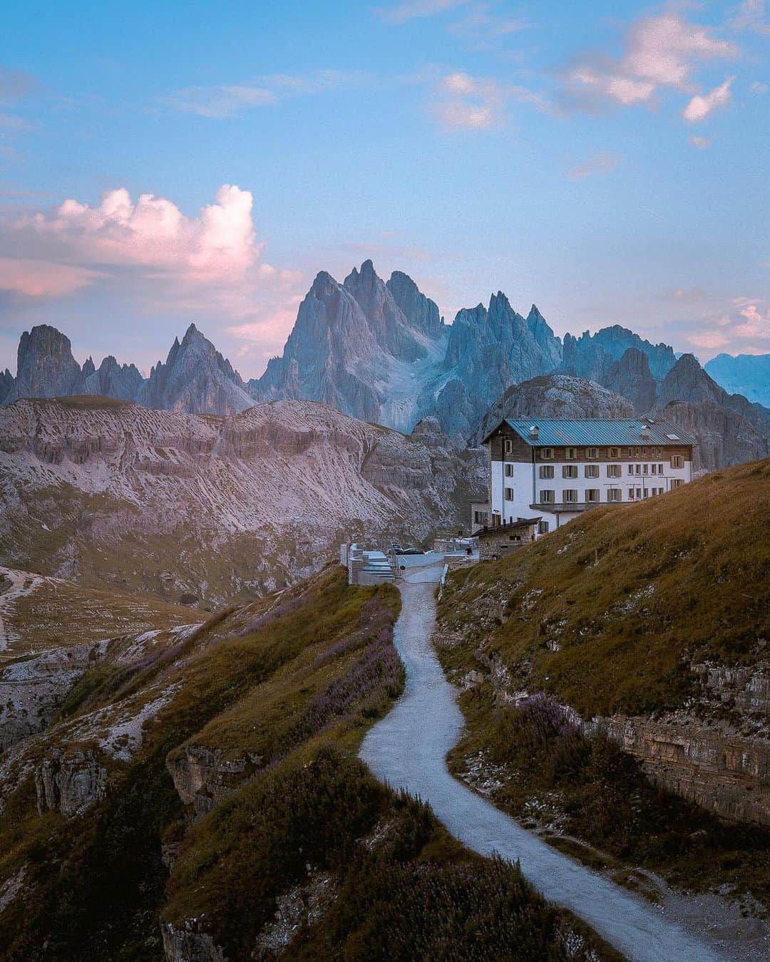 Canon Photographyさんのインスタグラム写真 - (Canon PhotographyInstagram)「The best spots around The Dolomites; Drei Zinnen🏔🇮🇹 @andre.tura  #canon_photos #italy」8月1日 18時37分 - cpcollectives
