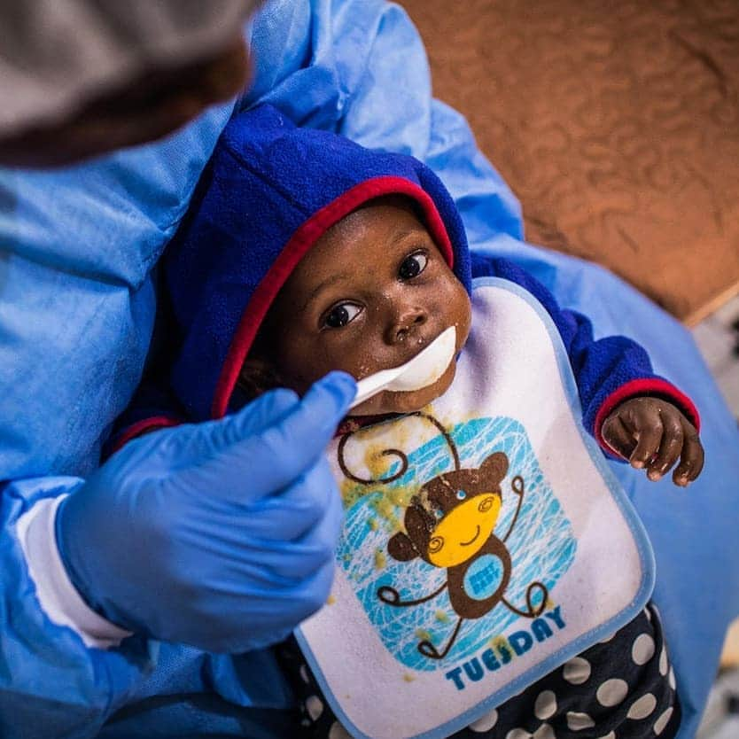 unicefさんのインスタグラム写真 - (unicefInstagram)「Ruth is feeding 7-month-old Christ-Vie inside a nursery for children affected by Ebola in North Kivu, Democratic Republic of Congo. Ruth, 19, survived Ebola, which flooded her body with high levels of protective antibodies, practically eliminating the likelihood of her catching the virus again. She’s using her immunity to help children whose mothers are suffering from Ebola by cradling, feeding and playing with them. Ruth’s human touch is vital for Christ-Vie’s emotional wellbeing. Tragically, baby Christ-Vie’s mother passed away a few days before this photo was taken. @unicefrdcongo is supporting her care until her family come to collect her. © UNICEF/UN0311515/@vtremeau」8月1日 18時41分 - unicef