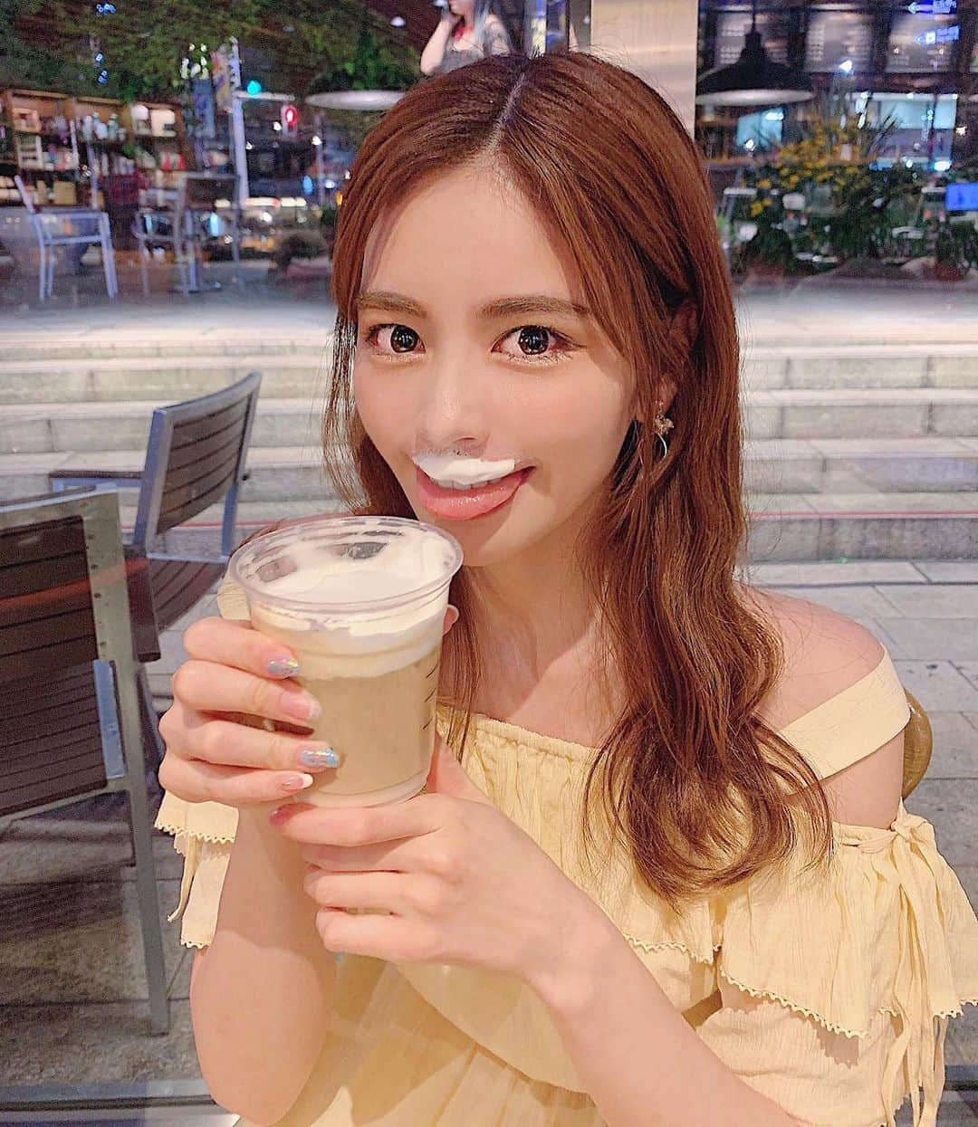 得あゆさんのインスタグラム写真 - (得あゆInstagram)「カフェでお疲れ様の1杯☕️ ・ 8月8日はヒゲの日🔥 フェイクヒゲ写真を撮ってヒゲチェンコンテストに応募してね！✨ @schickjapan_official 応募期間は8月8日正午まで 抽選で特別なプレゼンが当たるかも？！ 応募方法はサイトをチェックしてね☺️ ・ ・ https://cp.schick-jp.com/higenohi/2019 ・ ・ ・ ・ ・ #ヒゲの日#ヒゲチェンコンテスト#Schick#ヒゲ#ヒゲメン#ヒゲメンアワード#PR#カフェ#お茶#癒し#インスタ映え#カメラ女子#夜カフェ#カフェ巡り#夏#夏休み#祭り#写真#デート#カップル#お洒落#ヘアスタイル#ヘアアレンジ#ワンピ#ワンピース#ガーリー#chillout#cafe#japanesegirl#coffee」8月1日 18時42分 - tokuayu819