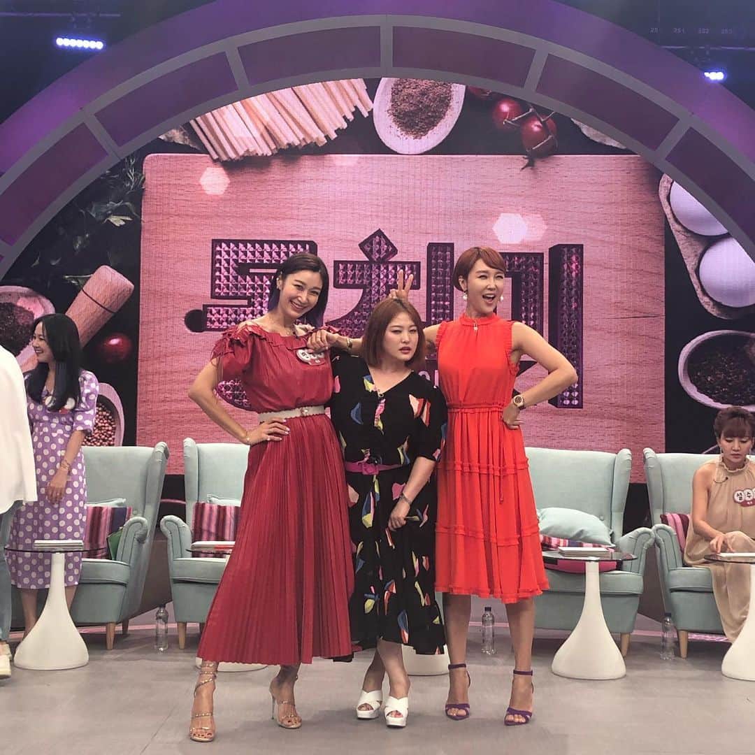 ピョン･ジョンスさんのインスタグラム写真 - (ピョン･ジョンスInstagram)「#동치미걸스  8/3부터 출격!!💃🏻💃🏻💃🏻 비주얼담당!!! 하루종일 녹화중 ㅠ」8月1日 18時43分 - hoyatoya