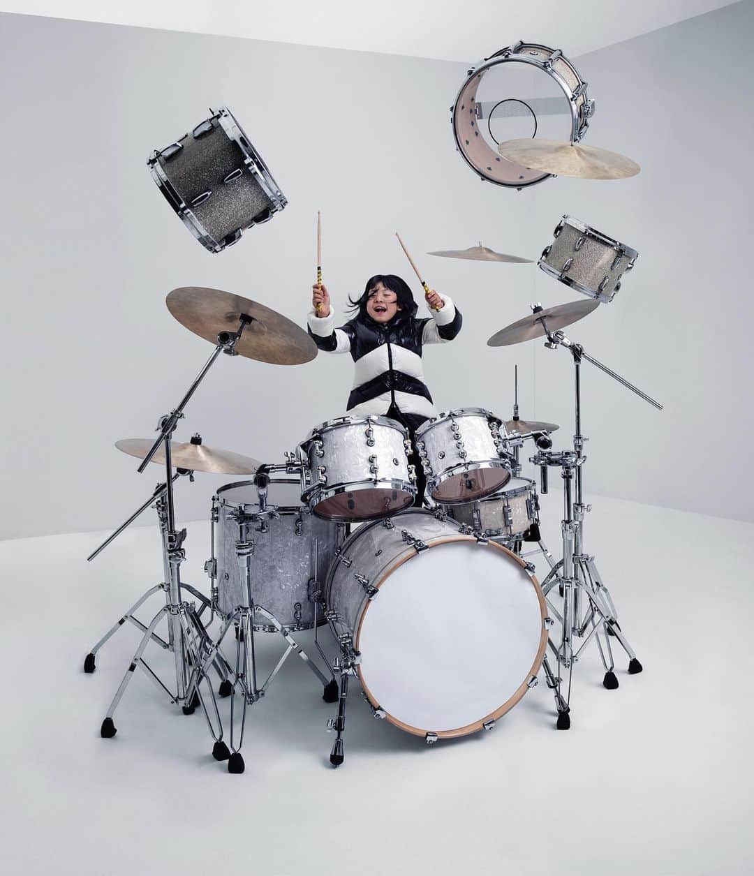 モンクレールさんのインスタグラム写真 - (モンクレールInstagram)「Moncler is proud to unveil @Yoyoka_Drums, a rock’n’roll prodigy for #GENIUSISBORNCRAZY _  Yoyoka, a nine-year-old drummer from Japan, proves you’re never too young to be a Genius.」8月1日 18時57分 - moncler