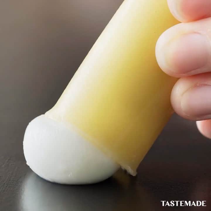 のインスタグラム：「【ボリューミーおつまみ】チーズパスタスティック🧀⁠⠀ ⁠⠀ スマホアプリはレシピを簡単に探せるよ📲⠀⁠⠀ ダウンロードはプロフィールのURLをクリック👆⠀⁠⠀ ⁠⠀ ■材料⁠⠀ カネロニ　6本⁠⠀ チーズ　12個⁠⠀ さけるチーズ　6本⁠⠀ 薄力粉　適量⁠⠀ 溶き卵　適量⁠⠀ バジルパン粉　適量⁠⠀ ⁠⠀ トマトソース　適量⁠⠀ ⁠⠀ ■手順⁠⠀ 1. カネロニを茹でる。⁠⠀ 2. モッツァレラチーズ、チーズを中に詰める。⁠⠀ 3. 小麦粉、溶き卵、バジルパン粉を付けて揚げる。⁠⠀ 4. トマトソースにディップしていただく。⁠⠀ ⁠⠀ #food #foodie #cooking #recipe #tastemade #japan #japanese #japanesefood #pasta #cheese #pastastick #cannelloni ⁠⠀ ⠀⠀⁠⠀ #料理 #クッキング #レシピ #おうちご飯 #おうちごはん #おうちカフェ #ランチ #お昼ごはん #夜ごはん #ディナー #パスタ #チーズ #パスタスティック #おつまみ⁠⠀ ⁠⠀ #テイストメイドジャパン をつけて投稿してね❤️⁠⠀ ⁠⠀」