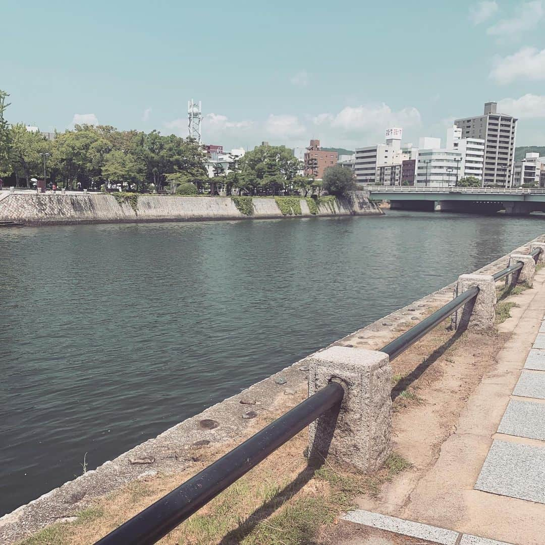 柏崎桃子さんのインスタグラム写真 - (柏崎桃子Instagram)「人生初の広島旅行にやって来ました！ 初日は原爆ドームと資料館。 ずっとずっと来たかった場所。 感慨深い気持ちになりました。  #広島 #旅行 #原爆ドーム #原爆資料館  #柏崎桃子 #ももち」8月1日 19時21分 - momoko_kashiwazaki