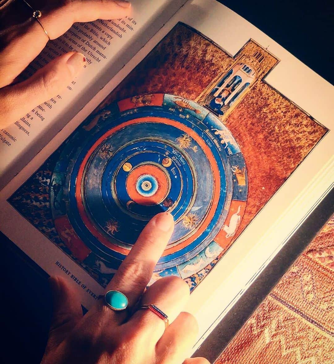 のインスタグラム：「New moon today🌚 Make a wish🌬 ﻿ ﻿ ﻿ ﻿ ﻿ From THE BOOK OF BIBLES﻿ ﻿ #muskajewelry #jewelry #moon #newmoon #新月 #月」