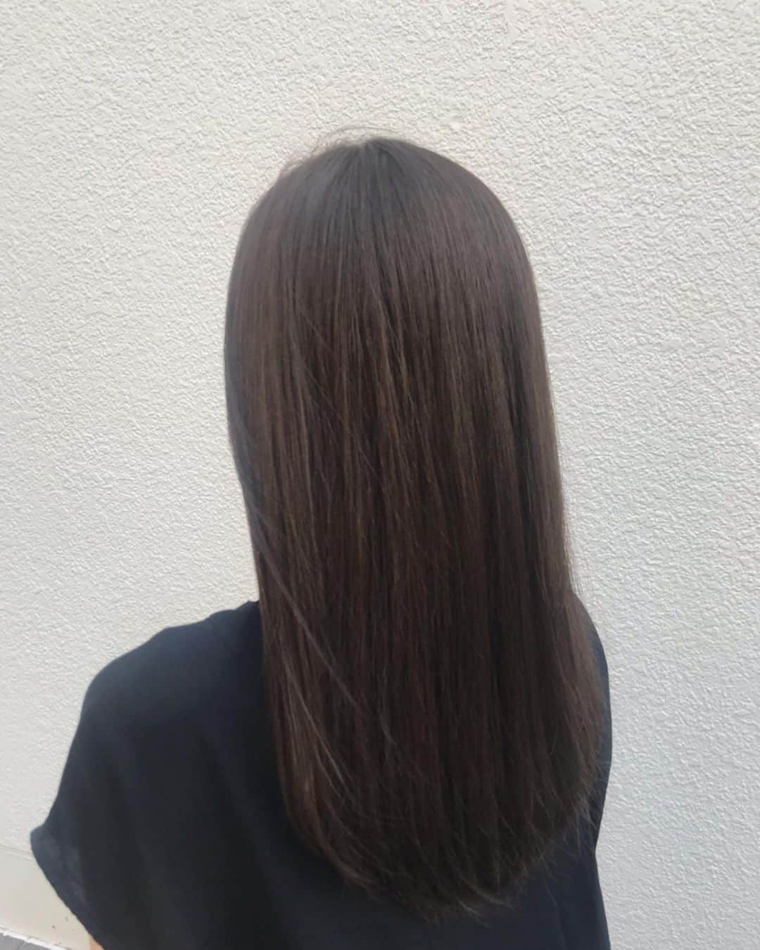 赤谷奈緒子のインスタグラム：「抜け抜けだったカラーと増えてた量のカットを。💇‍♀️ . @ichiroakatani thank you♡ . #hair #color #ベル #belle #表参道 #お気に入り ♡」