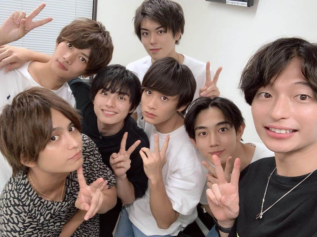 AKIのインスタグラム：「Popteen #真夏のティーンズフェス 2019 なちょすの卒業に涙をなんとか我慢しながらのMCでした。あったかいイベントだった！」