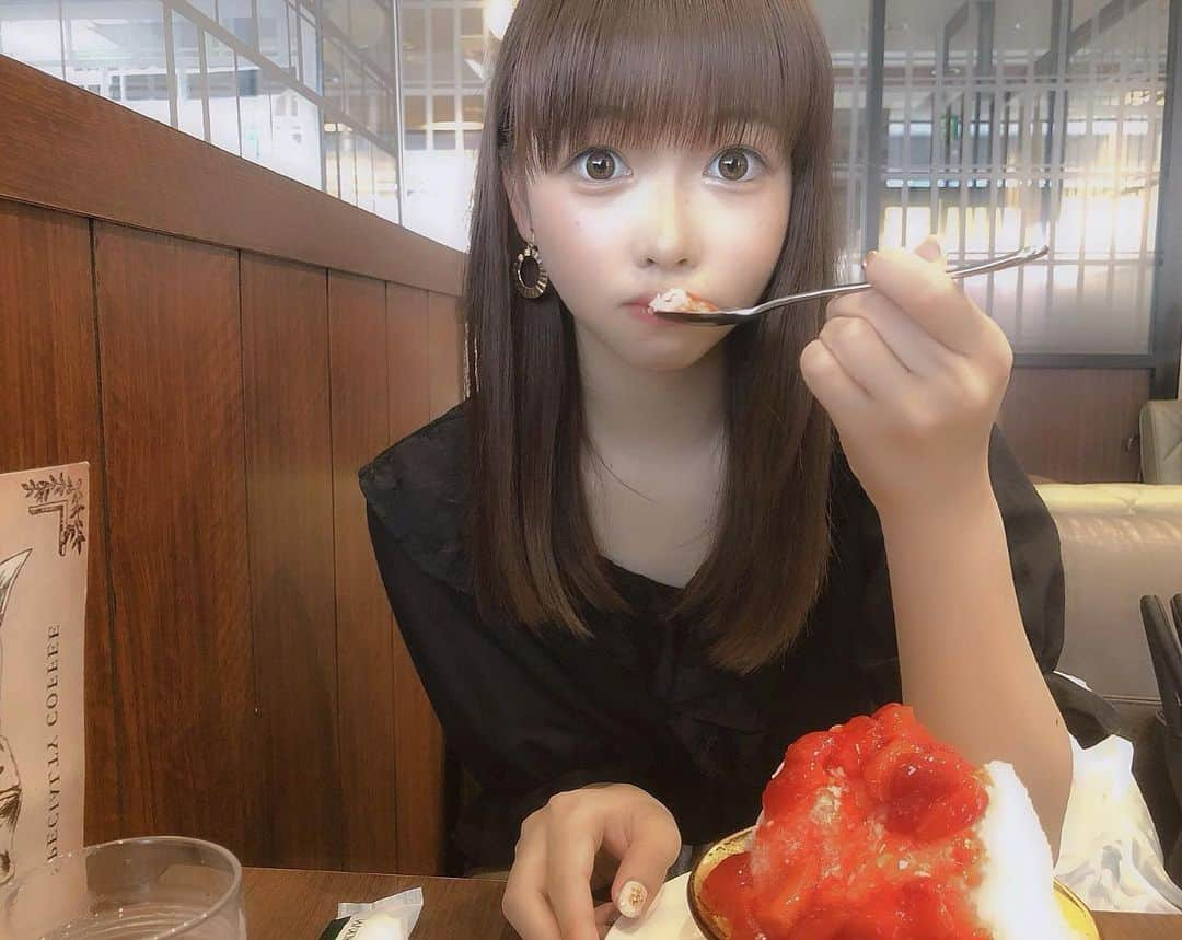 ハルナさんのインスタグラム写真 - (ハルナInstagram)「．﻿ かき氷はいちご派です🍧﻿ ﻿ #かき氷 #かき氷巡り #カフェ #夏 #涼しい #いちご #果実入り #cafe #tokyocafe #idol #instagood #instalike #cute #like #photooftheday #followme #instadaily」8月1日 19時31分 - haruna_h616