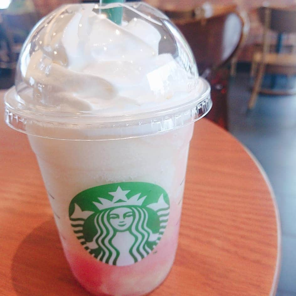 岩野理沙さんのインスタグラム写真 - (岩野理沙Instagram)「#桃シリーズ #桃 #peach #🍑 #cute #pink #fruit #cafe #drink #STARBUCKS #スタバ #チャーリーブラウン #リモージュ #大分カフェ #佐伯カフェ #グルメ #love #夏 #今だけ #oita #saiki #japan」8月1日 19時36分 - risaiwano