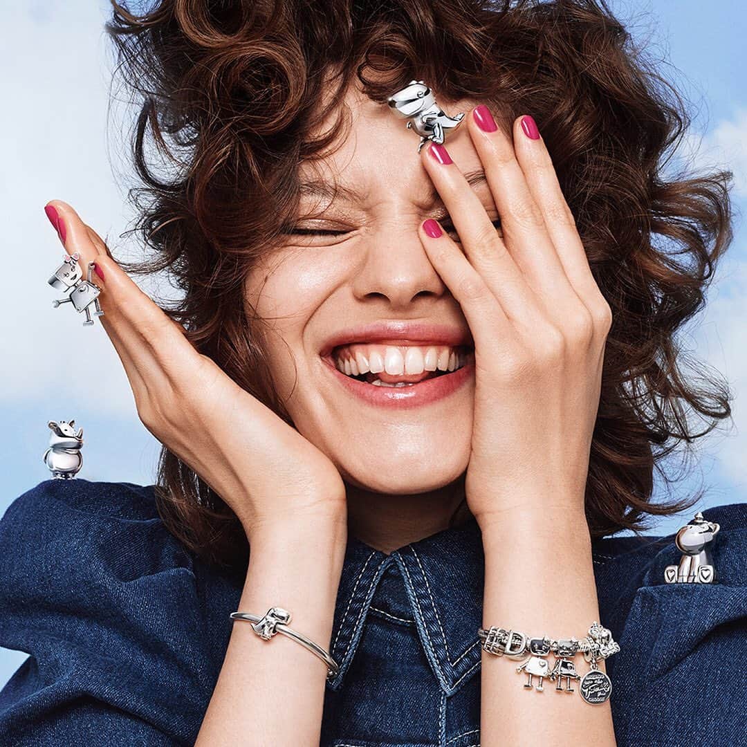 PANDORAさんのインスタグラム写真 - (PANDORAInstagram)「When Dino the Dinosaur and the rest of the gang get together, the party is on! Wear the Pandora Friends charms whenever you want a fun update to your look. #PandoraFriends #PandoraCharm #PandoraBracelet」8月1日 19時37分 - theofficialpandora