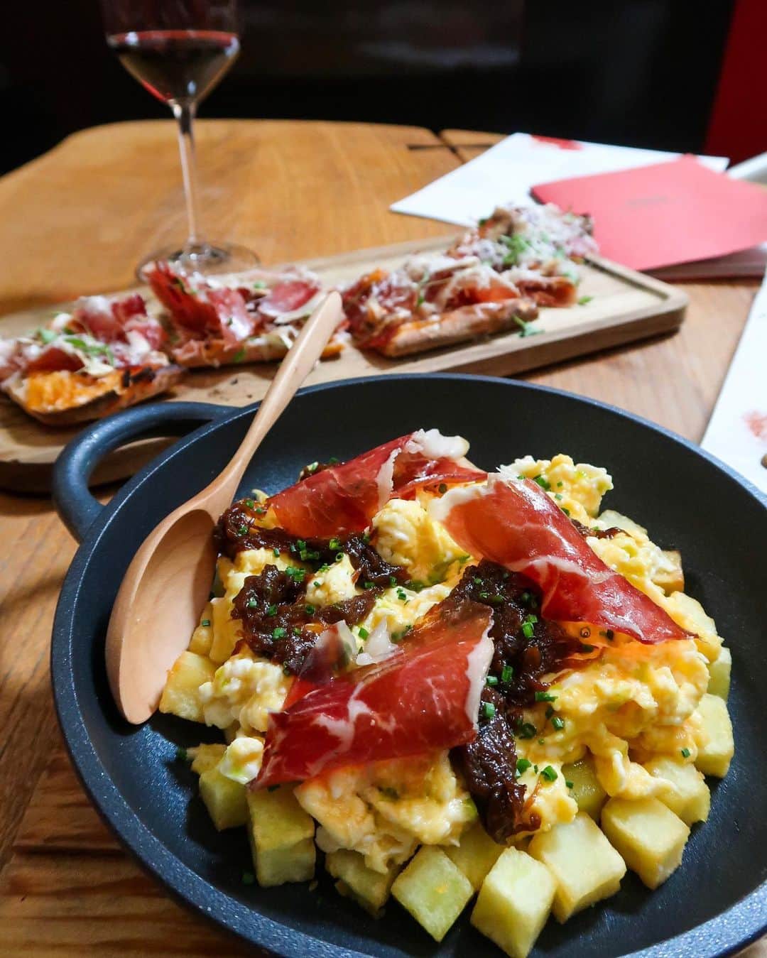 Eat With Steph & Coさんのインスタグラム写真 - (Eat With Steph & CoInstagram)「Jamon my friends, come join me at my new found Basque food heaven!!! No regrets for the amount of iberico ham I ate here, because it was DELICIOUS. @enekolondon coming in strong with their new brunch menu.. that basque style scrambled eggs, aka iberico ham, potatoes and scrambled egg was mad. Comfort food done right 💯  And that egg yolk tempura.. not clue how they managed that but insanely indulgent by worth every penny. And don’t get me started on the crystal bread and iberico ham.. yeah I devoured that in a continuous few bites cos I couldn’t stop.  Some seriously good food, but no surprise because the Basque people really know how to eat. And drink, of course. Highly highly recommended! 📷 @verna.banana #invite #basque #spanish #spanishfood #tapas #pintxos #iberico #jamon #sogood #comfortfood #brunch #recommended」8月1日 19時39分 - eatwithsteph_ldn