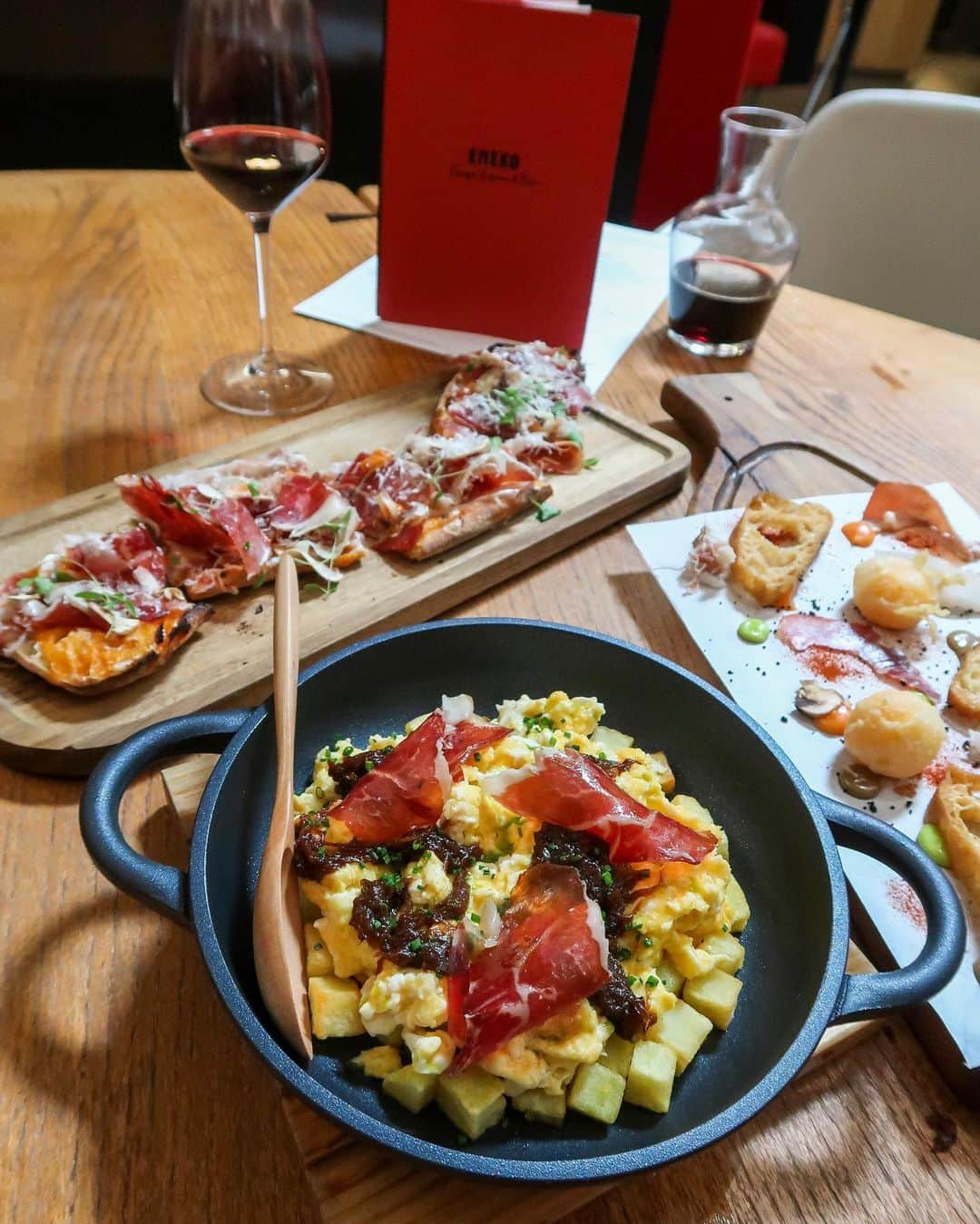 Eat With Steph & Coさんのインスタグラム写真 - (Eat With Steph & CoInstagram)「Jamon my friends, come join me at my new found Basque food heaven!!! No regrets for the amount of iberico ham I ate here, because it was DELICIOUS. @enekolondon coming in strong with their new brunch menu.. that basque style scrambled eggs, aka iberico ham, potatoes and scrambled egg was mad. Comfort food done right 💯  And that egg yolk tempura.. not clue how they managed that but insanely indulgent by worth every penny. And don’t get me started on the crystal bread and iberico ham.. yeah I devoured that in a continuous few bites cos I couldn’t stop.  Some seriously good food, but no surprise because the Basque people really know how to eat. And drink, of course. Highly highly recommended! 📷 @verna.banana #invite #basque #spanish #spanishfood #tapas #pintxos #iberico #jamon #sogood #comfortfood #brunch #recommended」8月1日 19時39分 - eatwithsteph_ldn