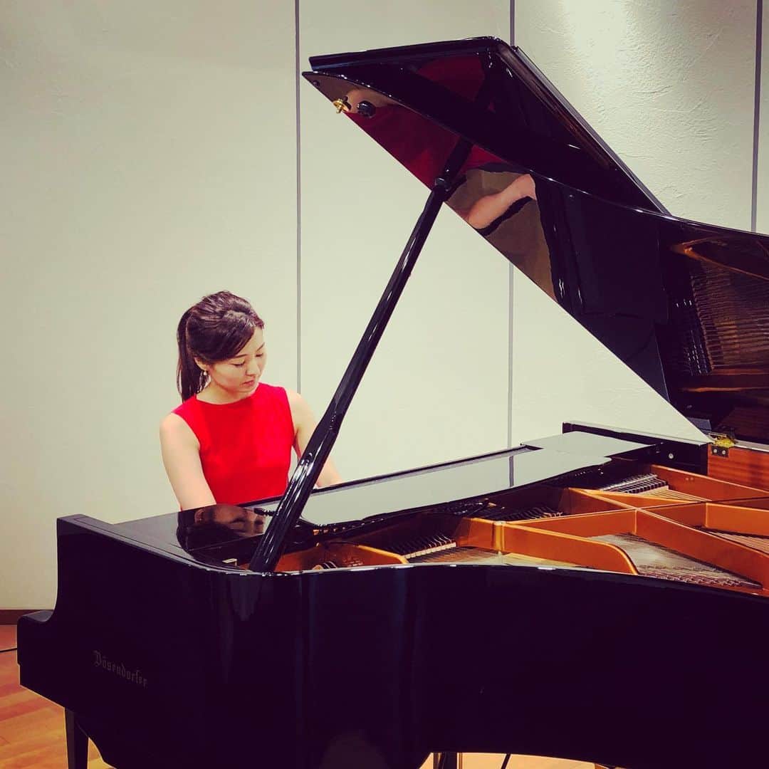 森本麻衣のインスタグラム：「今日は東京江戸川中央ロータリークラブ様の会で🎹😊 . ありがとうございました🎵 . . . . #bosendorfer#bösendorfer #piano#pianist#maimorimoto#tokyo#🎹#🎵#chopin#classicalmusic  #森本麻衣#ピアノ#ピアニスト#ベーゼンドルファー#クラシック#ショパン」